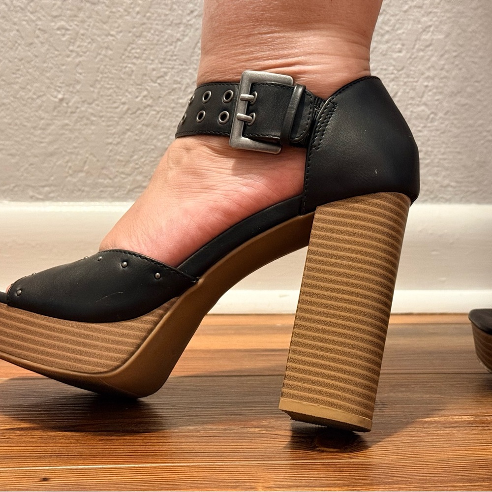 Report Petunia Black Studded Platform Heels - Picture 6 of 7